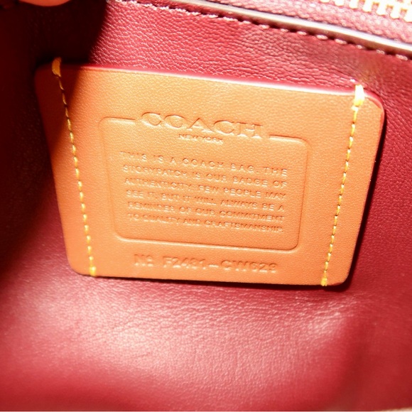 Elegant Burgundy Quilted Bag - Picture 9 of 9